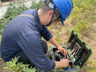 山東移動(dòng)臨沂分公司:高溫炙烤擋不住裝維師傅的腳步